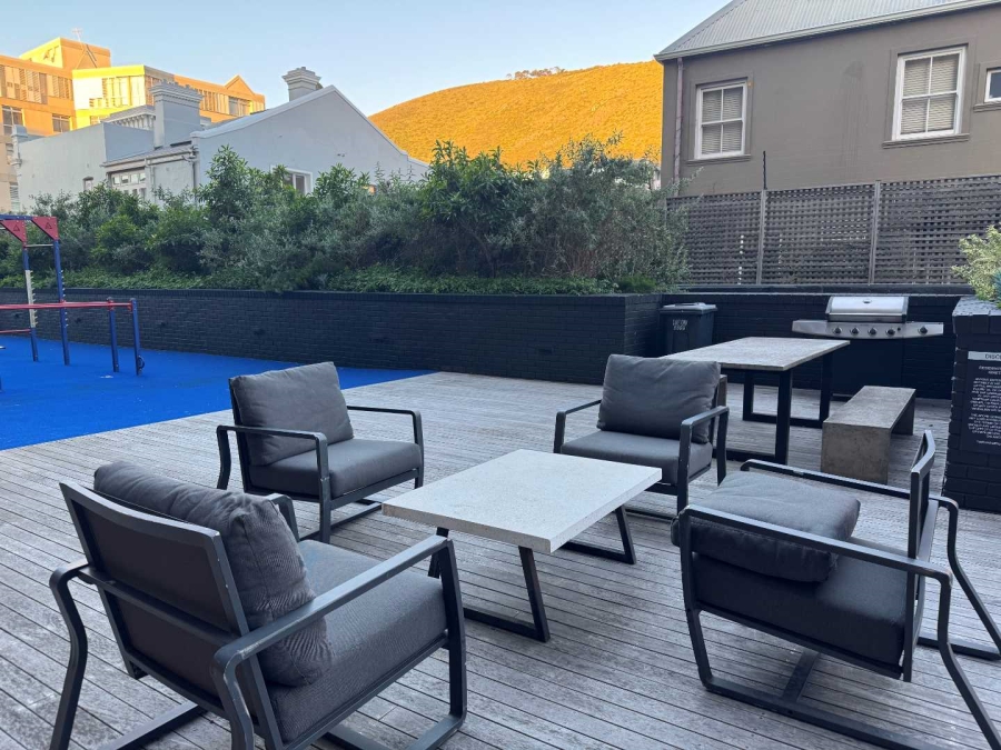 1 Bedroom Property for Sale in Sea Point Western Cape